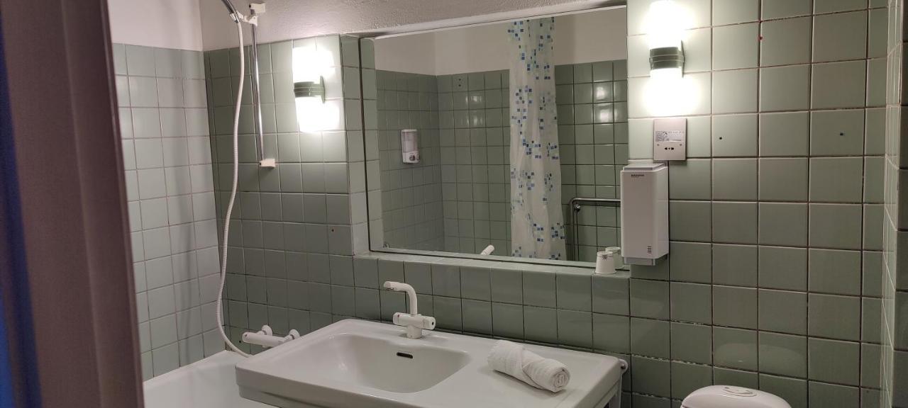 Double Room,1377208937:JPEG