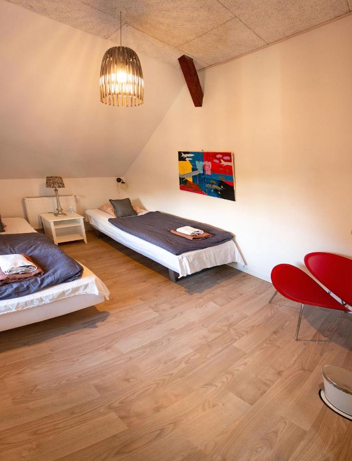 Enkeltværelse med fælles badeværelse på 1. etage