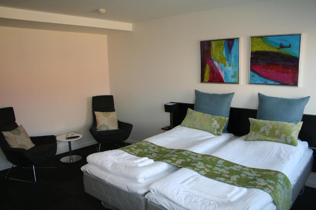 Double Room Harbour View,11885423:JPEG