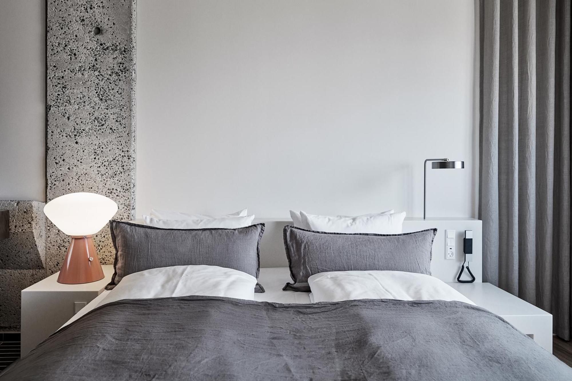 Suite,1224004594:JPEG