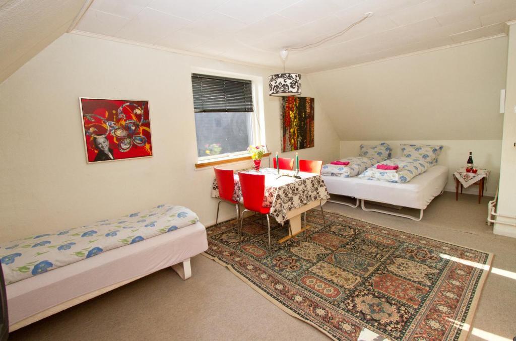Two-Bedroom Apartment,12411820:JPEG