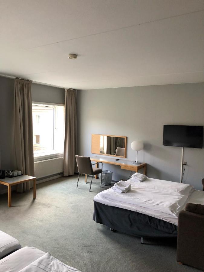 Family Room,1259161501:JPEG