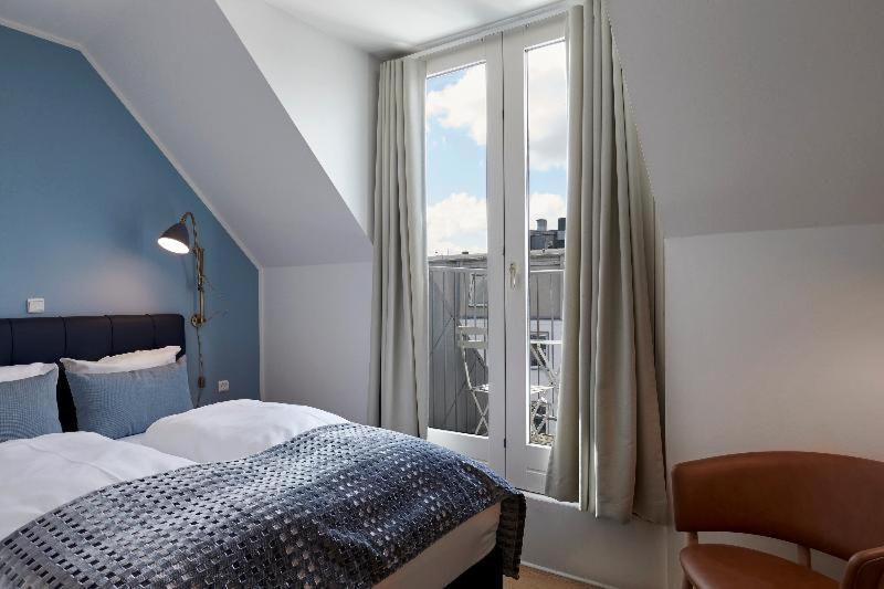 Compact Double Room Balcony,1275226219:JPEG