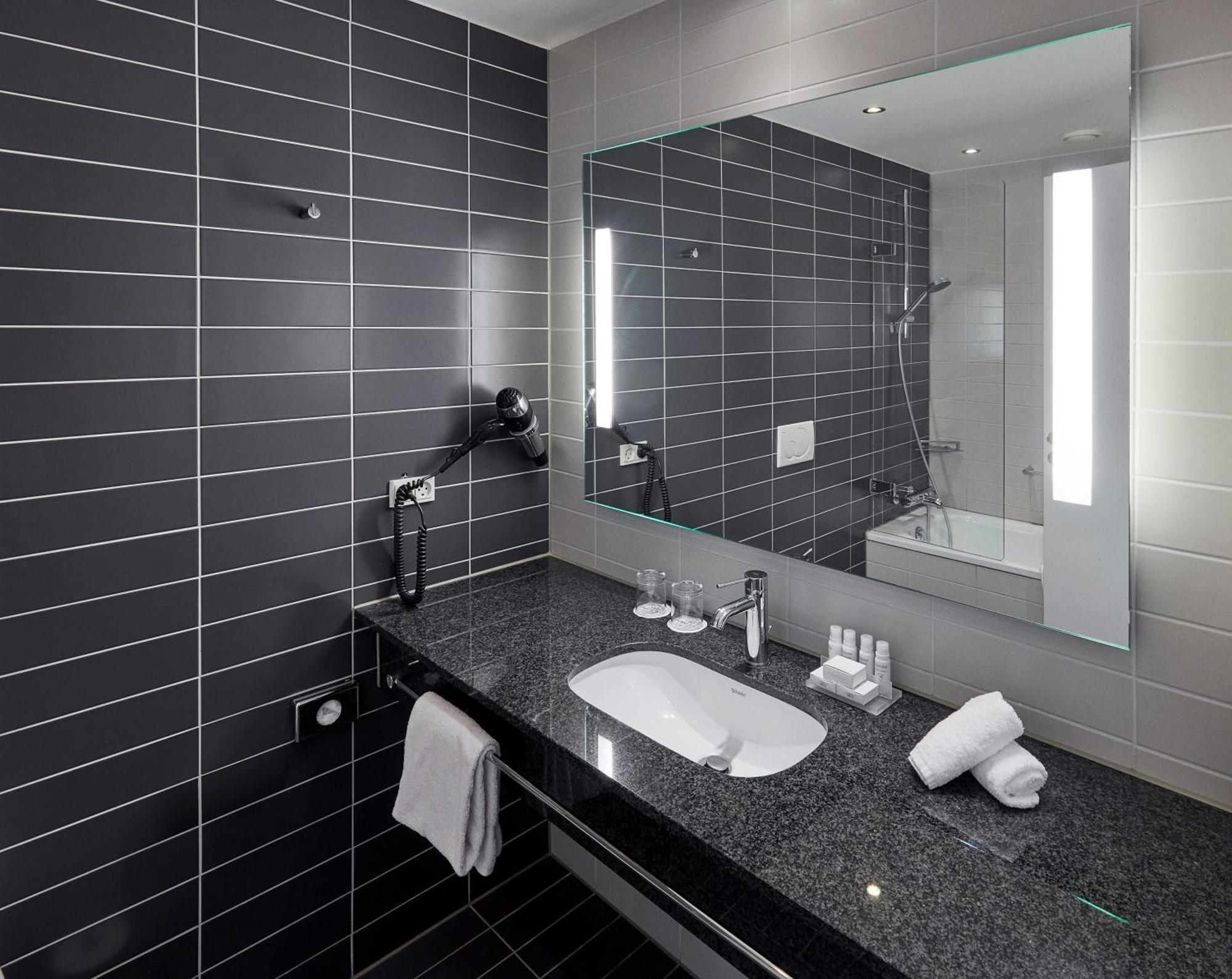 Standard Twin Room with City View - High Floor
