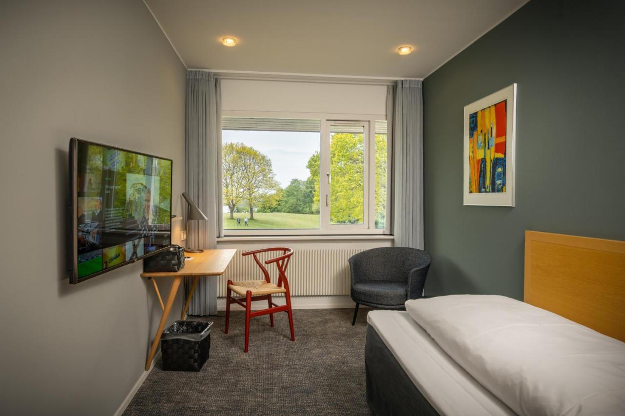 Single Room Lake View,1382182943:JPEG