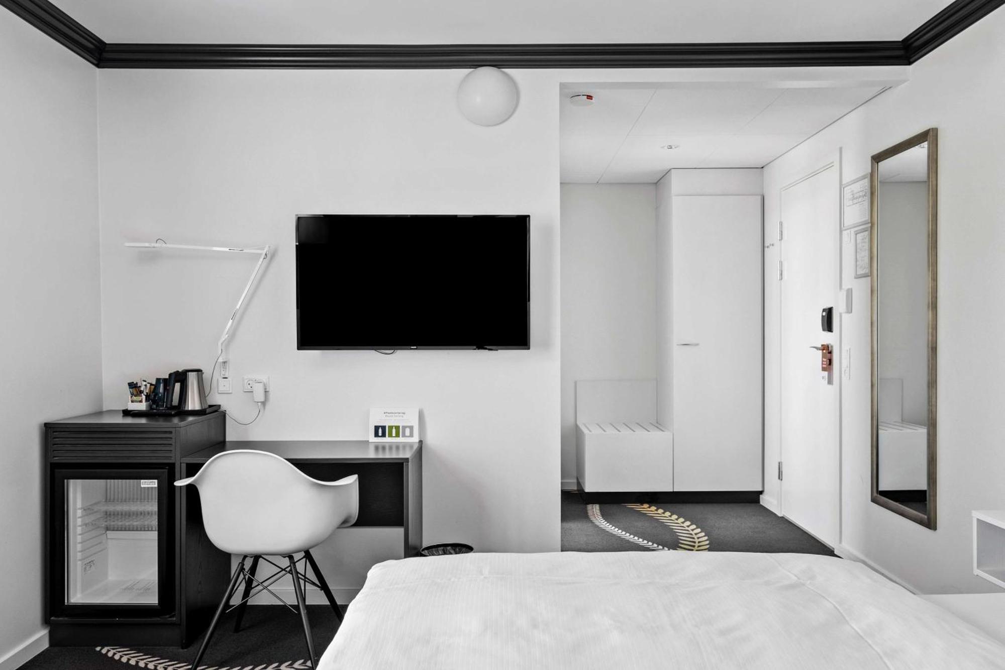 Standard Twin Room - Non-Smoking,1551579847:JPEG