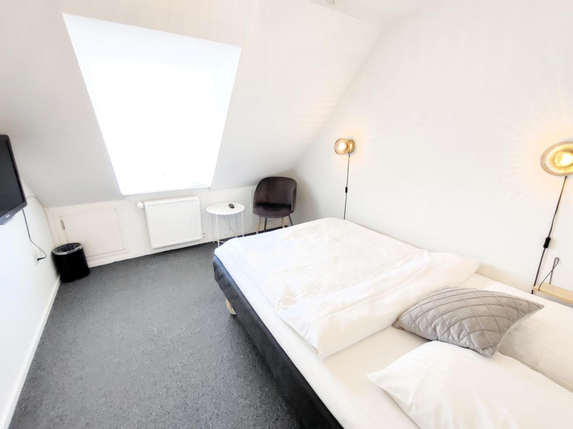 Single Room with Shared Shower and Toilet,1676734609:JPEG