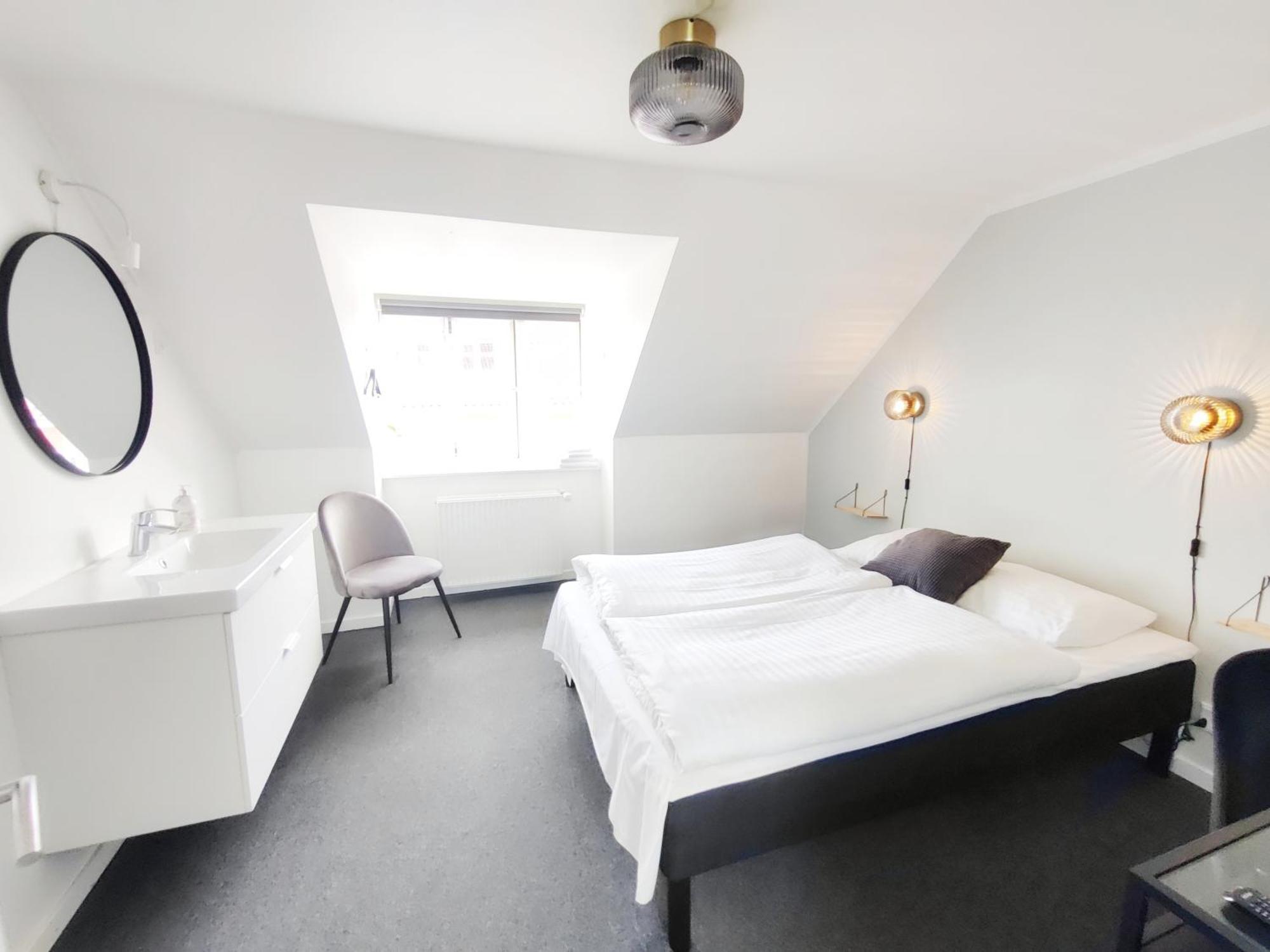 Double Room with Shared Bathroom,1675799529:JPEG