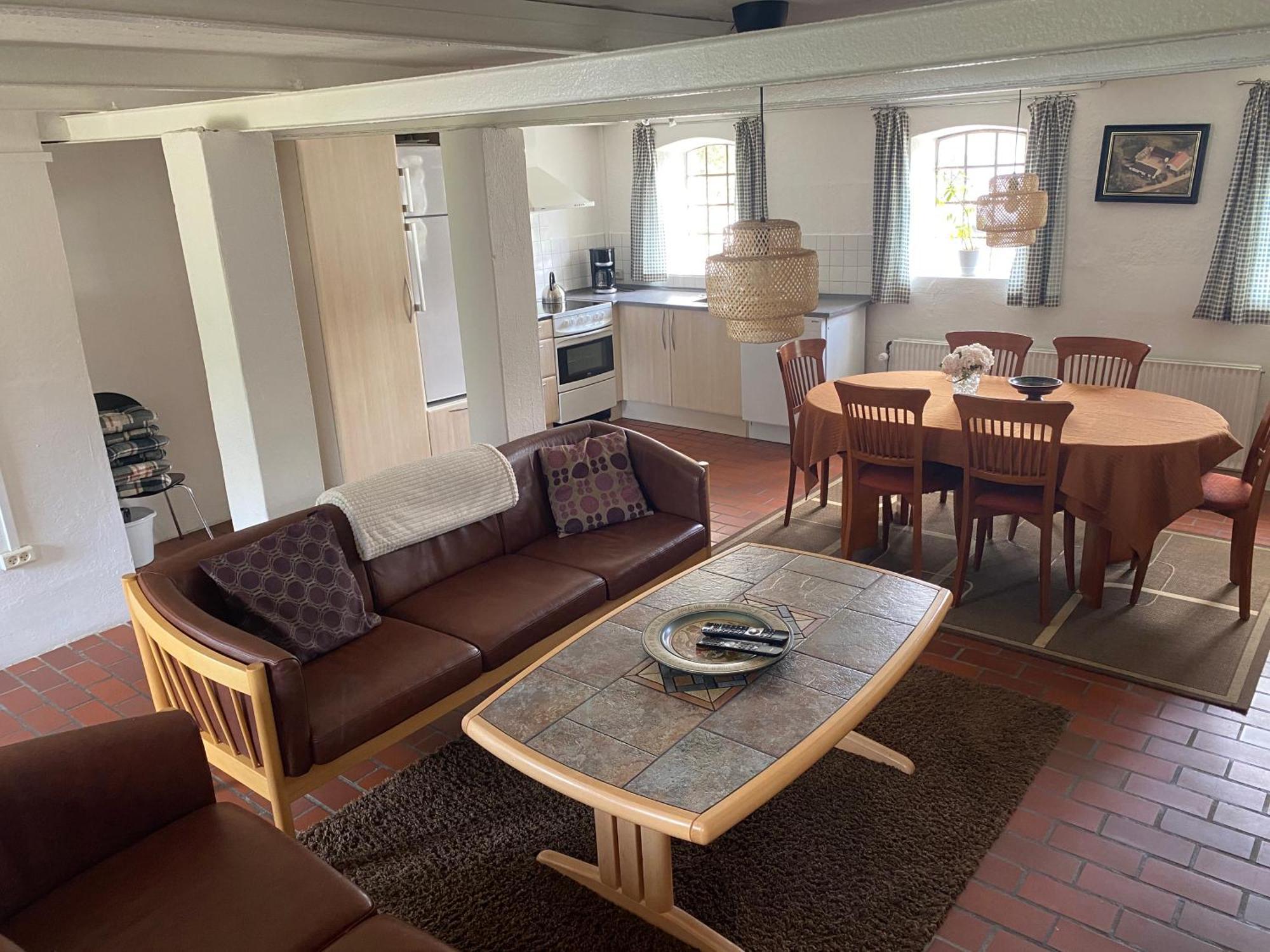 Big Four-Bedroom Apartment,1607221832:JPEG