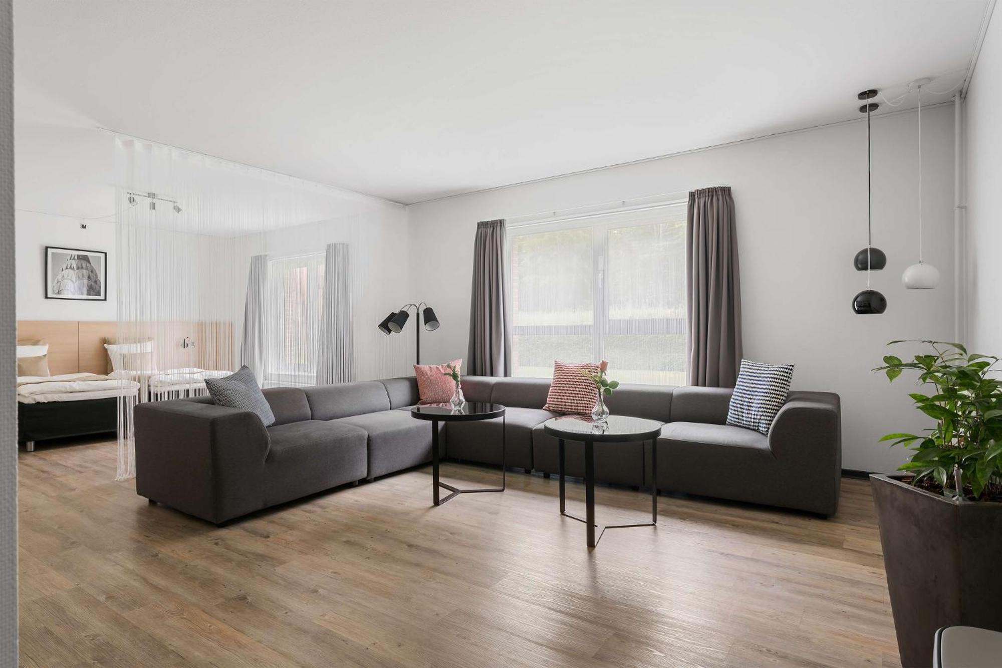 Family Room One Queen Bed Two Single Beds
