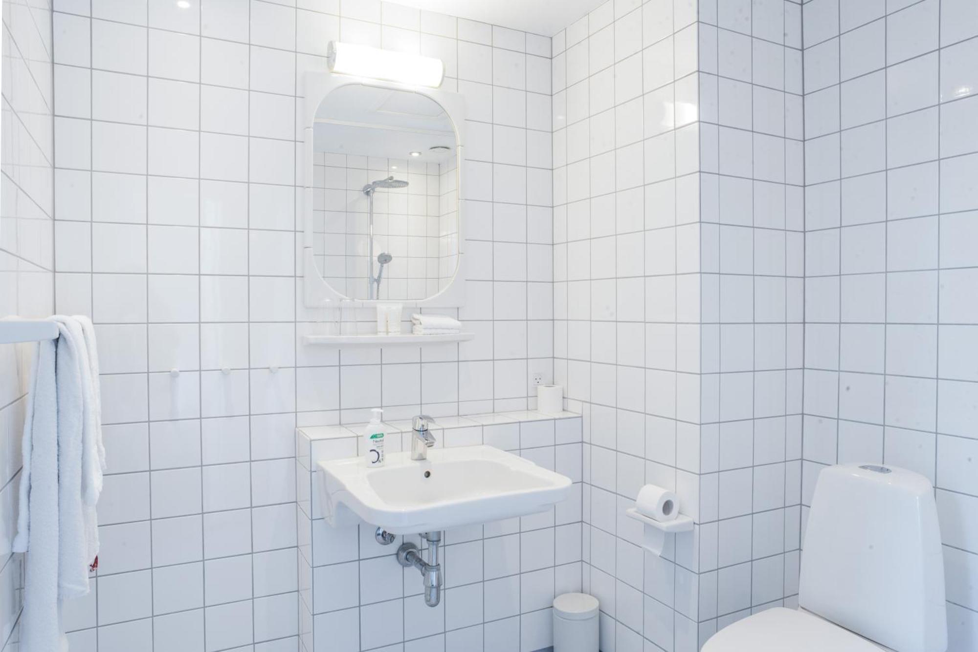 Quarto Grande com Cama de Casal ou 2 de Solteiro