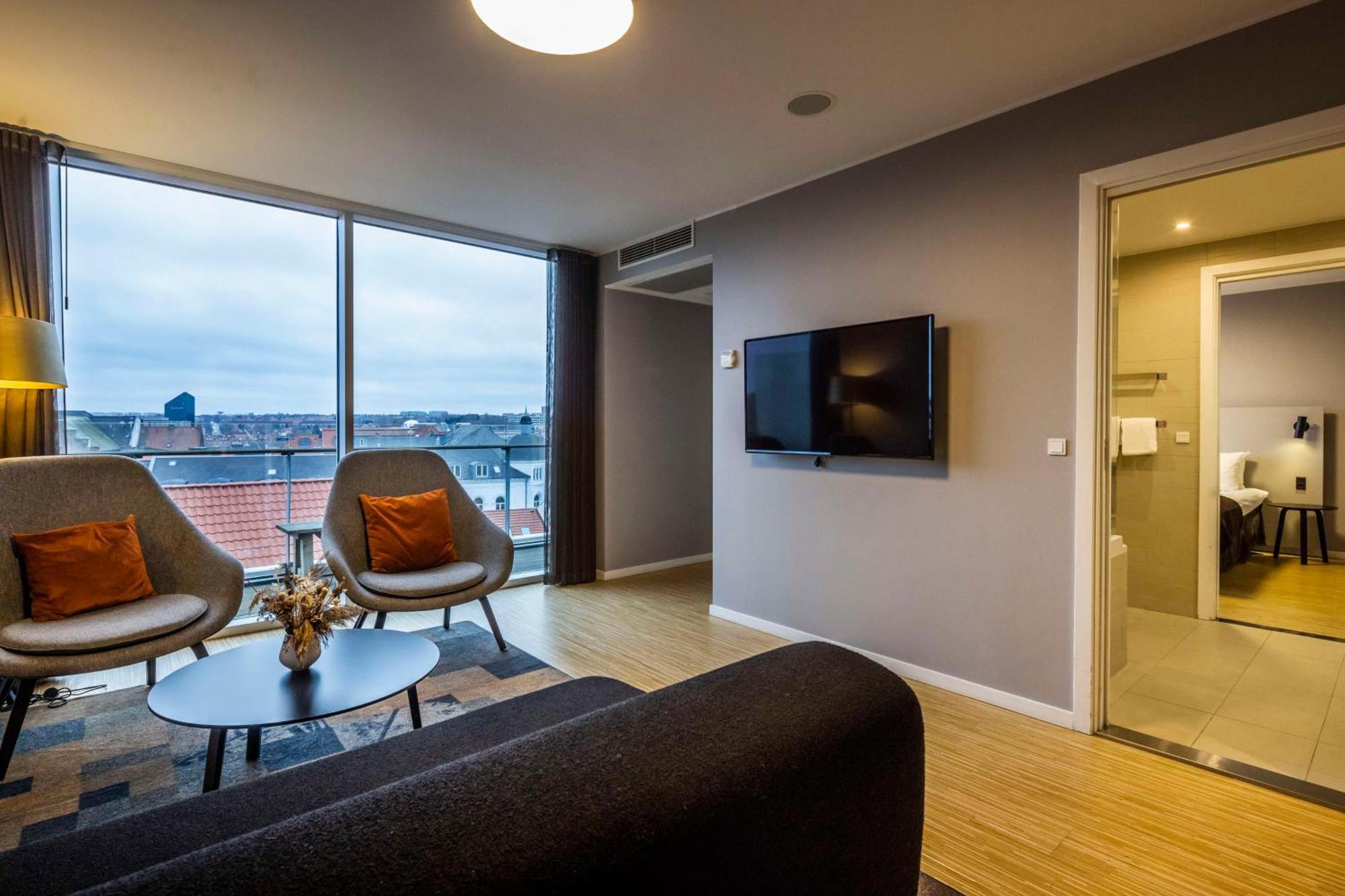 Suite Balcony,1671877439:JPEG