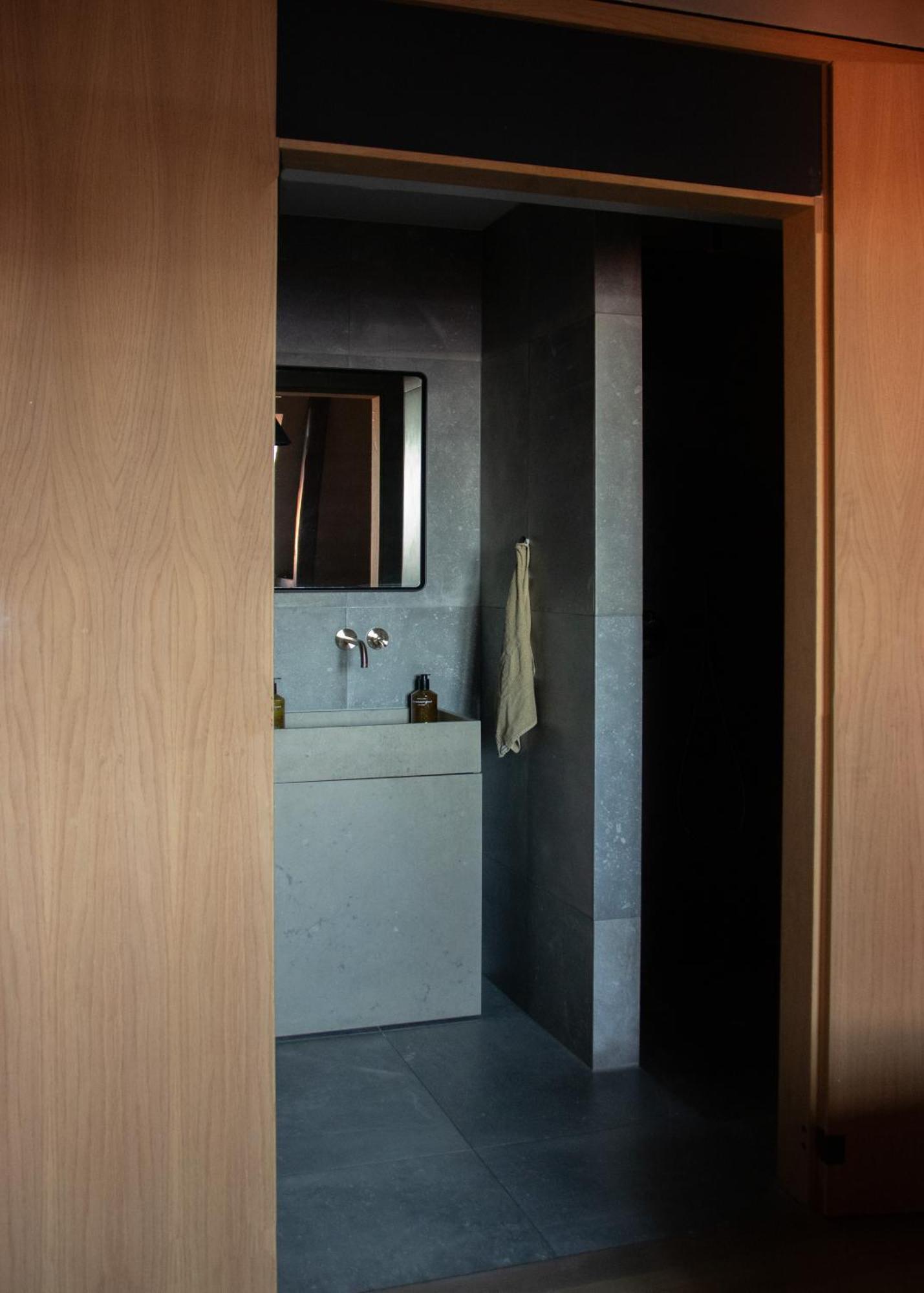Room 4 Comfort Room