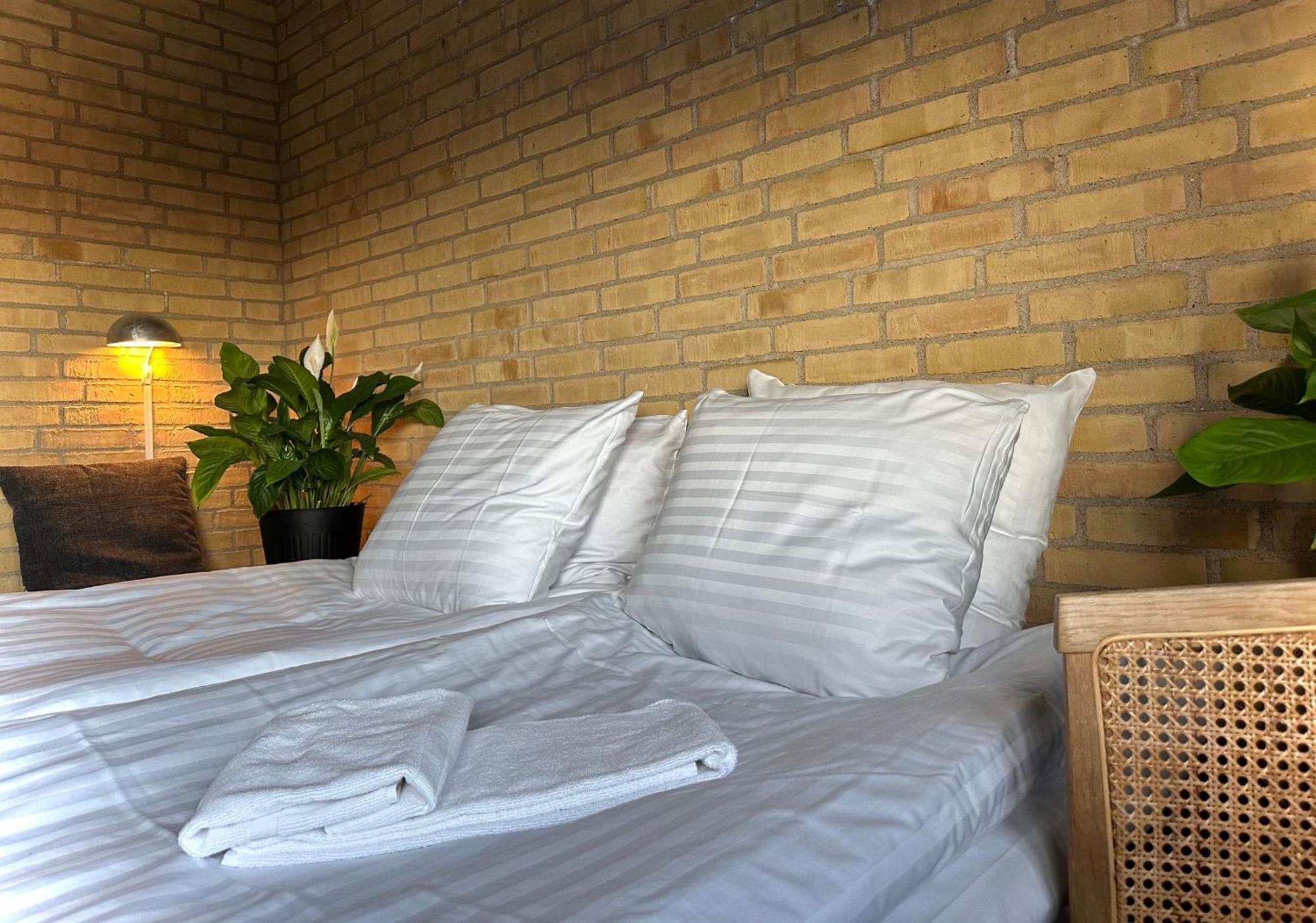 Twin Room,1742674116:JPEG