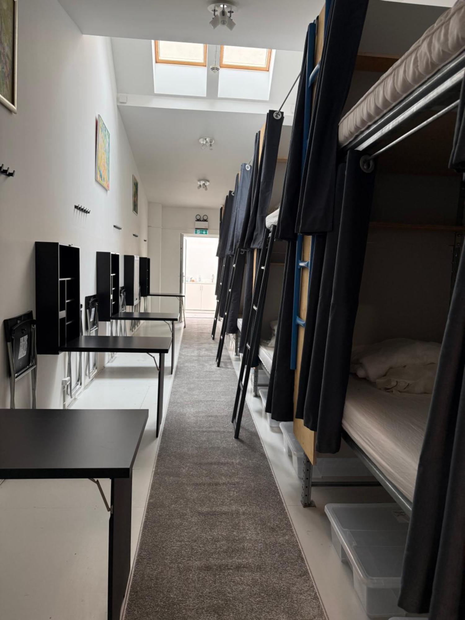 Seng i sovesal for 10 personer (begge kjønn)