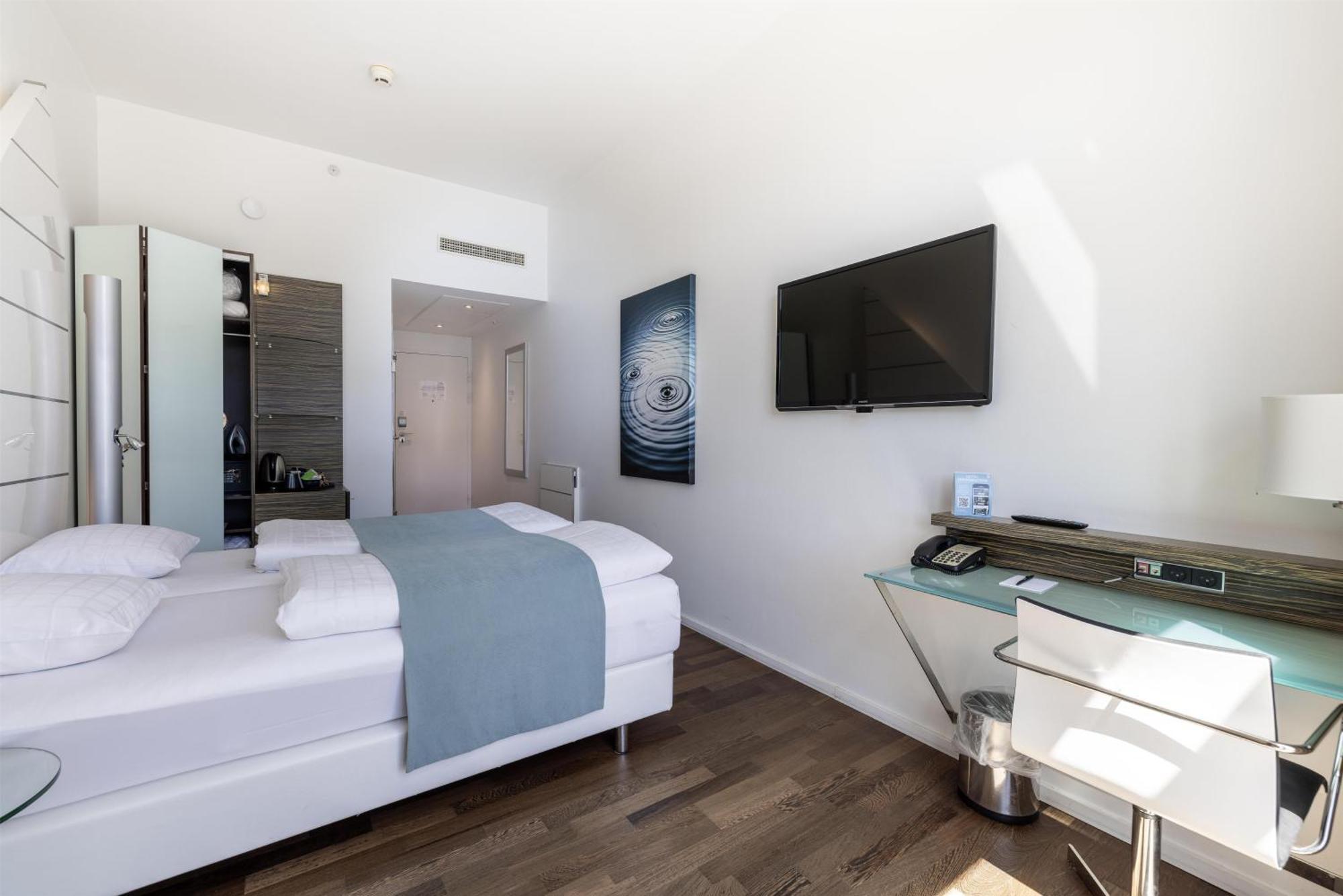 Executive w or Balcony Canal View & Lounge