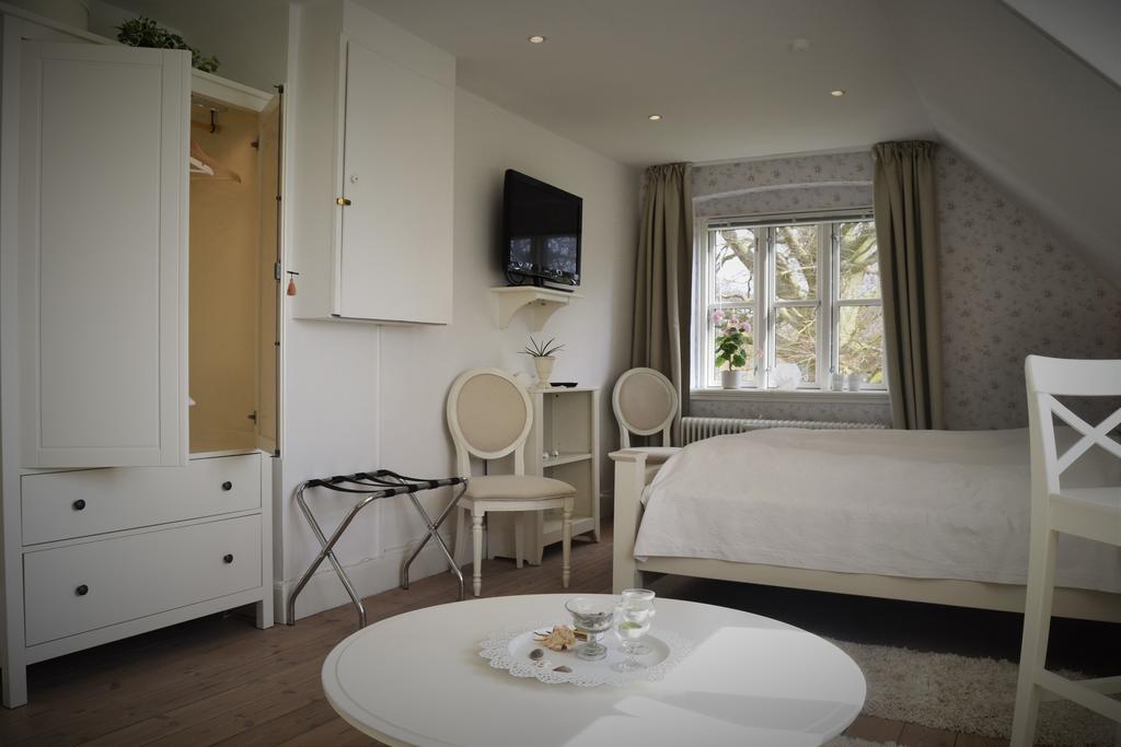 Large Double Room,215587328:JPEG