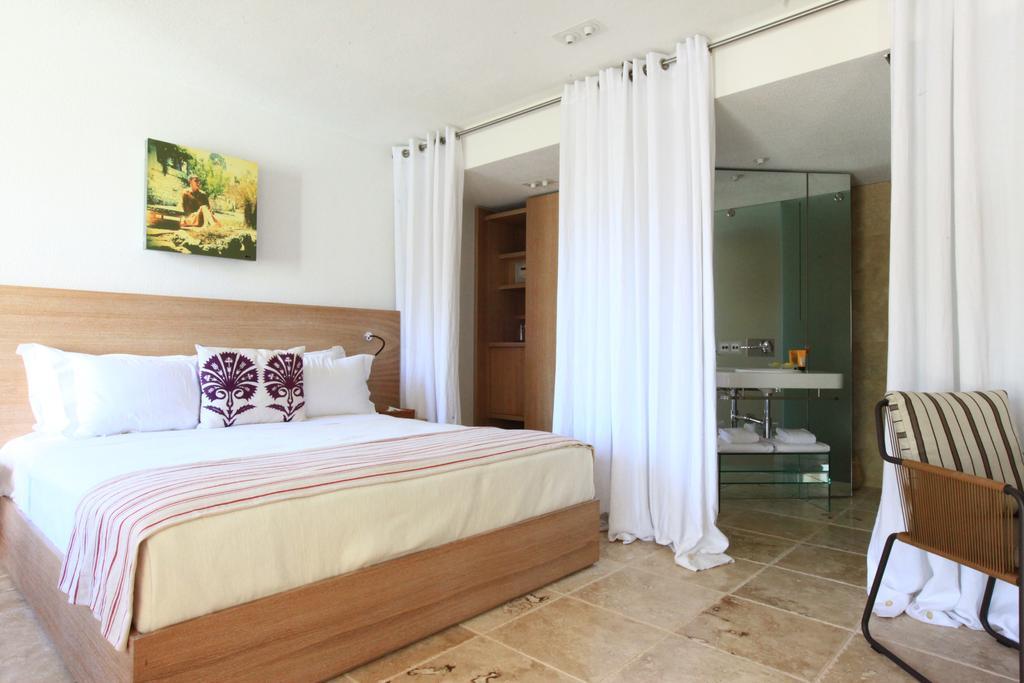 Triple Room,563883450:JPEG