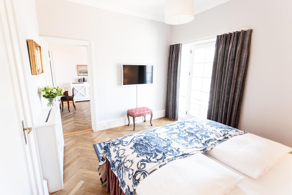 Main-suite