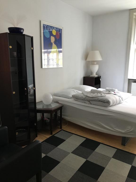 Quarto com Cama de Casal ou 2 de Solteiro e Banheiro Compartilhado