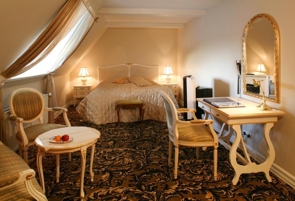 Junior Suite Spa Bath,63974893:JPEG