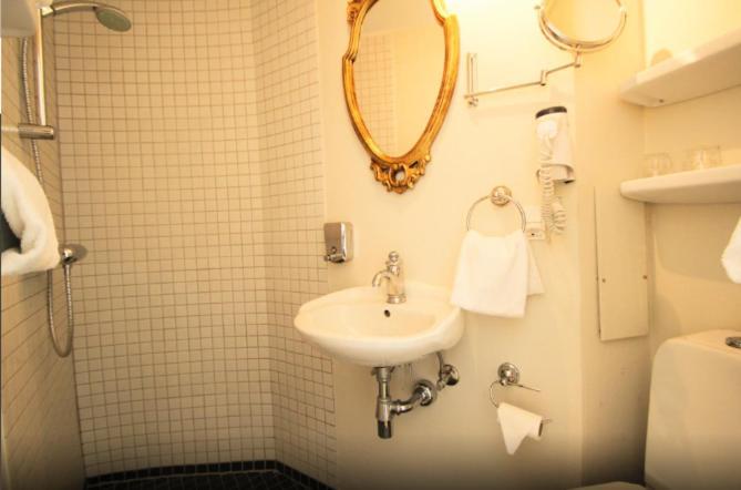 Budget Double Room,939682303:JPEG