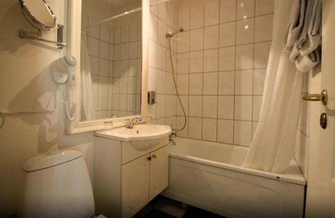 Deluxe Double Room,702882961:JPEG