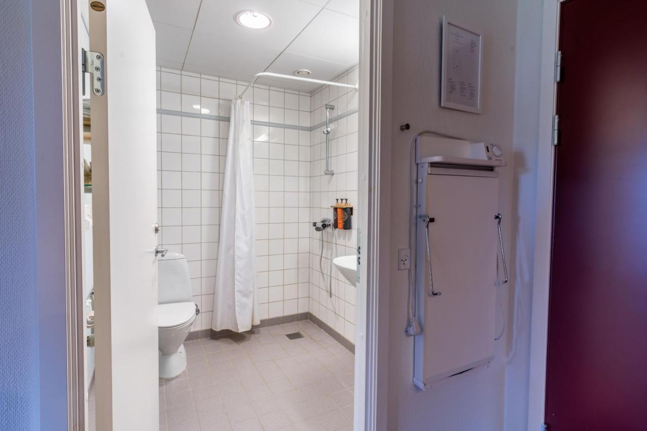 Single Room,761460337:JPEG