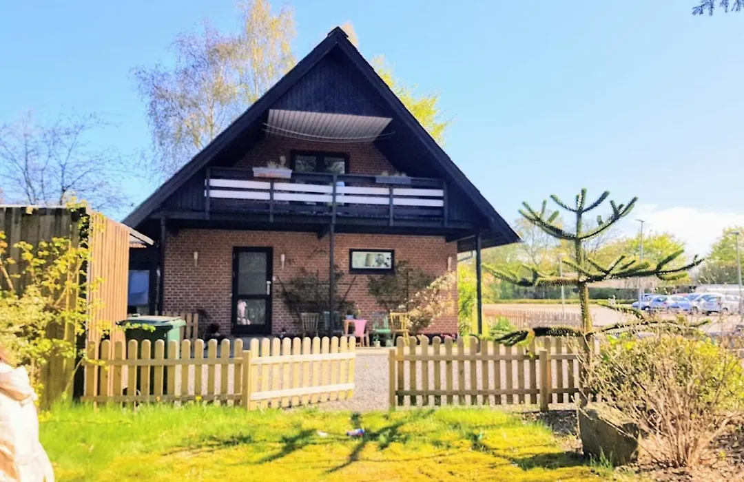 5 Minute Walk To Lego - 2 Bedrooms Loft Floor With Balcony-1