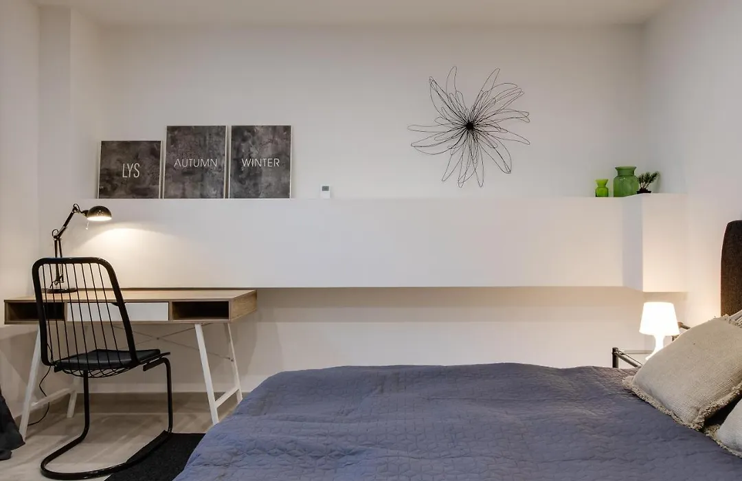 Cozy Private Basement Room With Workplace-1