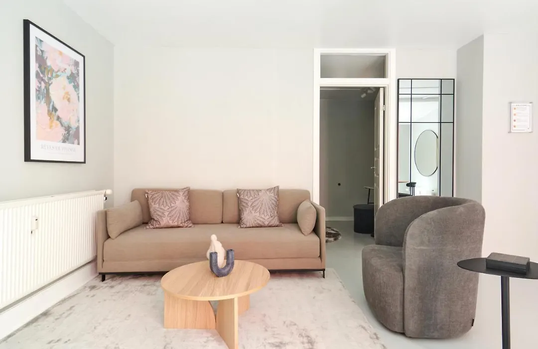 Stylish Ground Floor Apartment Perfect For Couples-1