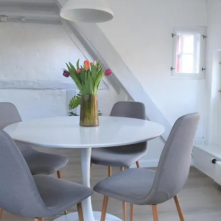 Sanders Old Square - Smart One-Bedroom Apartment Near Stroget-2