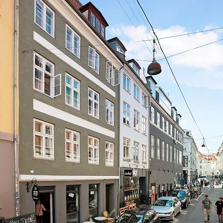 Sanders Central - Dreamy Three-Bedroom Apartment In The Middle Of It All-2