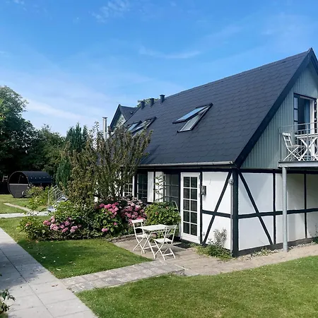 Kirsebaerkroen - The Inn Between-2