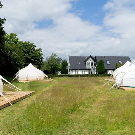 Kirsebaerkroen - The Inn Between-3