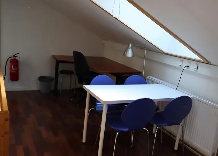 Rooms In Quiet Yellow Courtyard Apartment Copenhaga