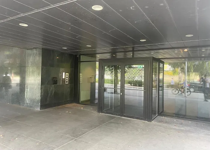 Modern Central Apt With Rooftop, Privat Balcony, & Free Parking,Next To Aarhus Attractions
