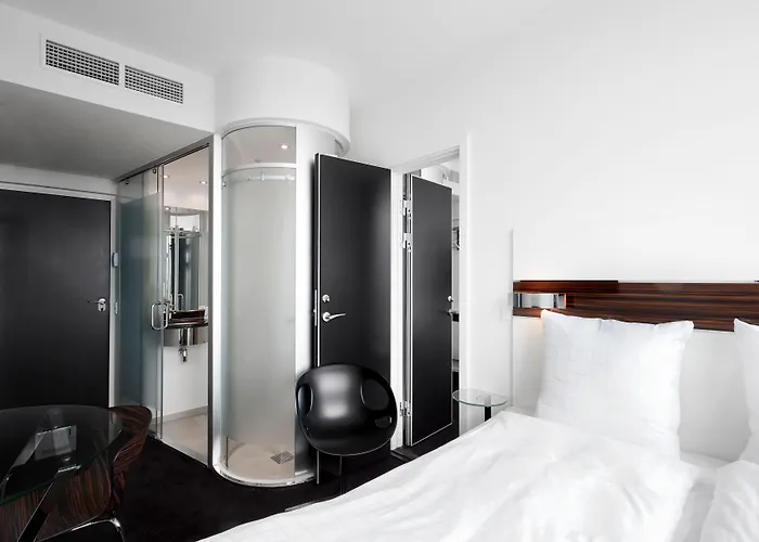Aarhus hotels near Springvandet Endless Connection